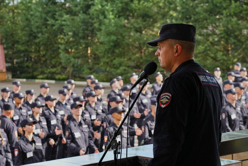 В рамках учебно-воспитательного сбора первокурсники Университета осваивают азы строевой подготовки